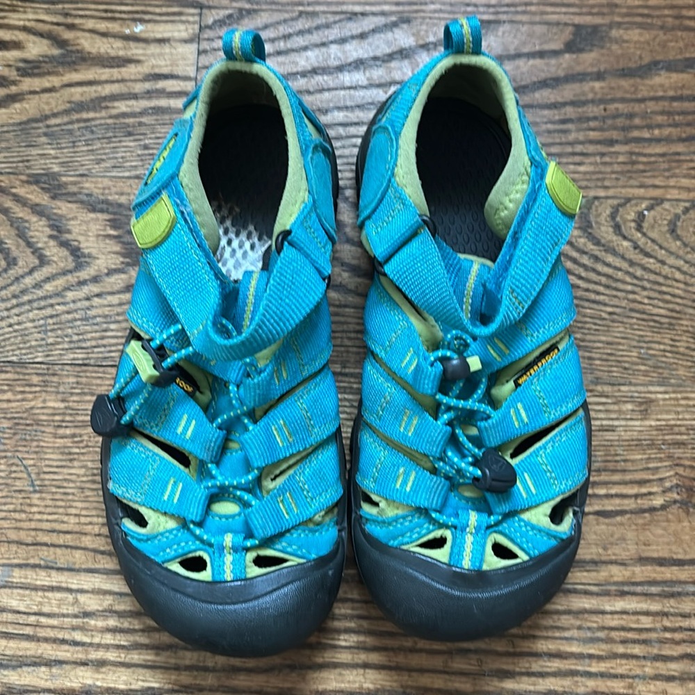 KEEN Newport H2 Kids Sandals Waterproof Hiking Outdoor Trail Size Youth 2